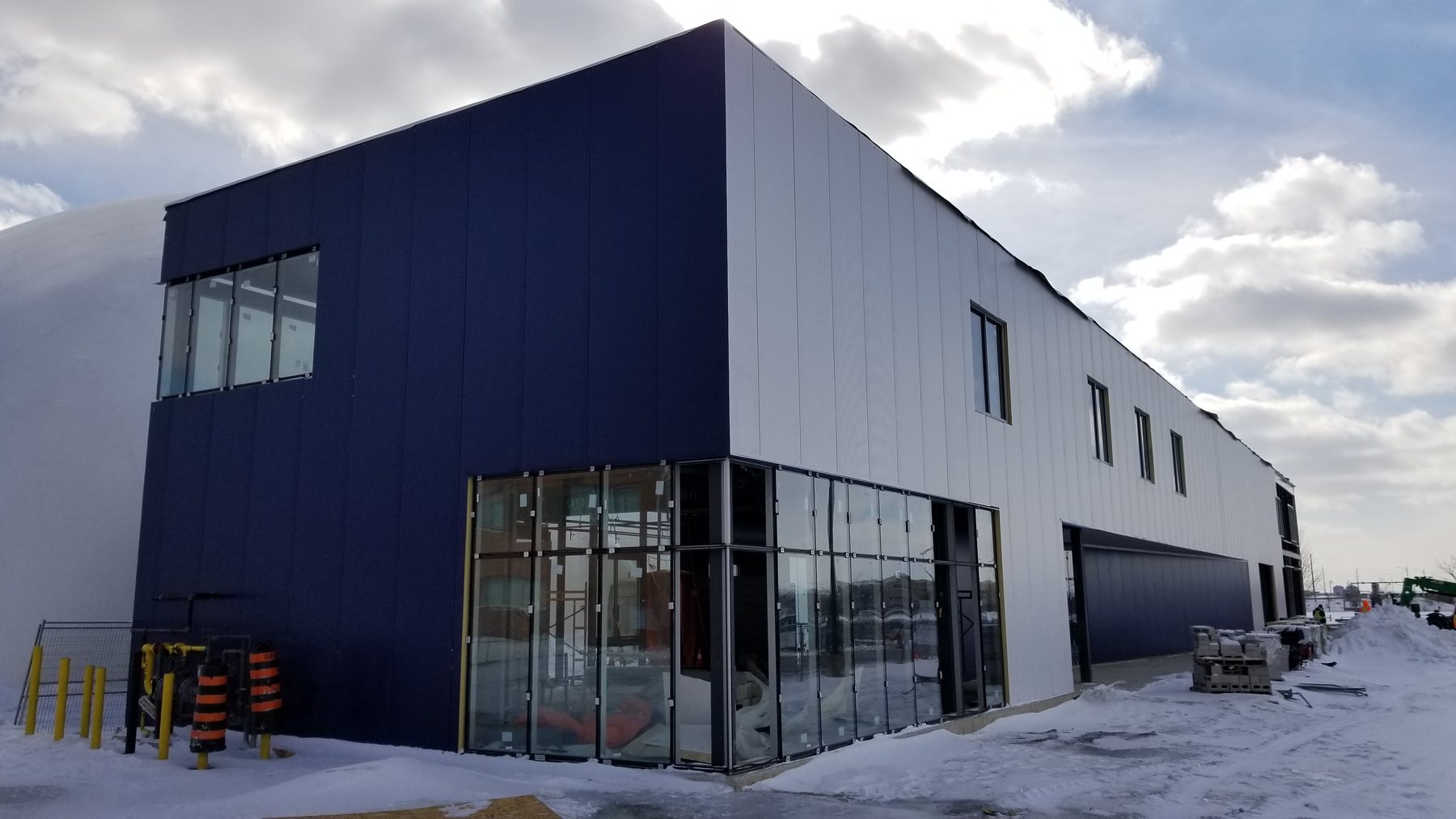 Retail showroom exterior in the United States, view 2